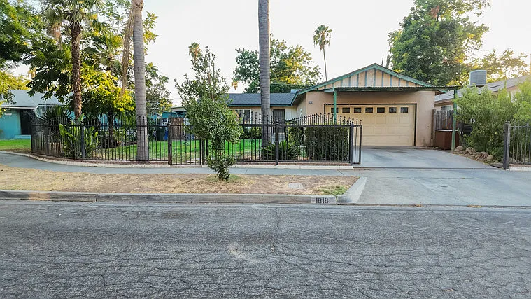 1818 S Whitney Ave — Photo 12
