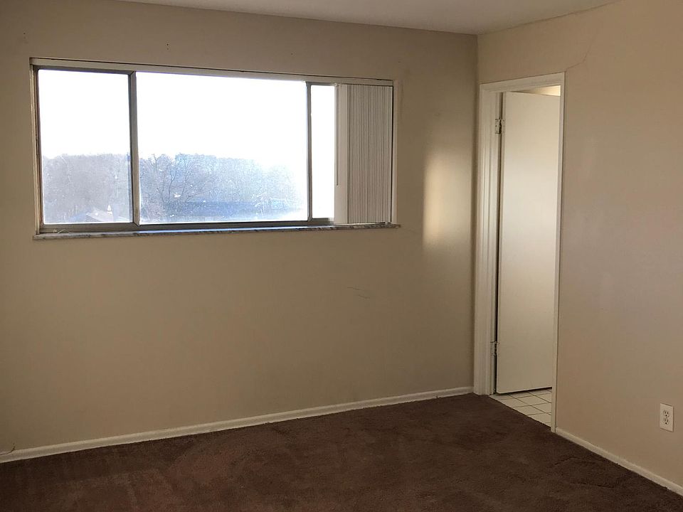 1st image of 2 Heartwoods Ct APT F