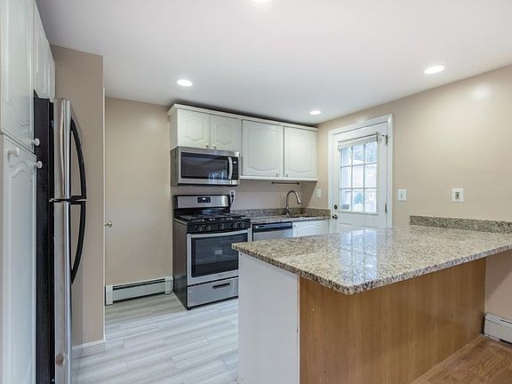 5th image of 166 Kingston St #0