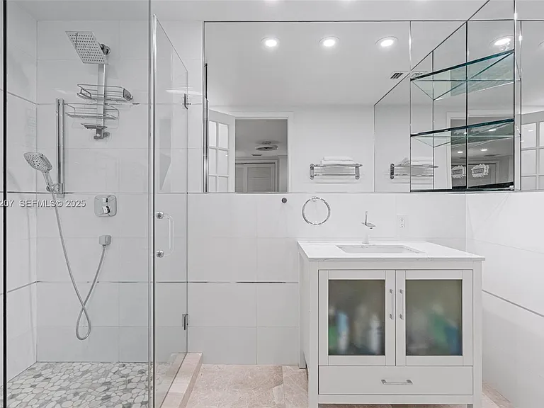 6124 Paradise Point Dr — Photo 11