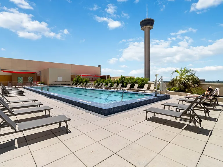 610 E Market St #2915 — Photo 28
