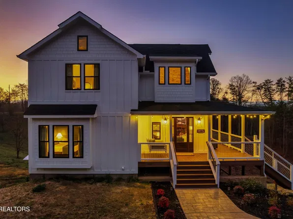 1121 Levi Glenn Ct, Sevierville, TN 37862