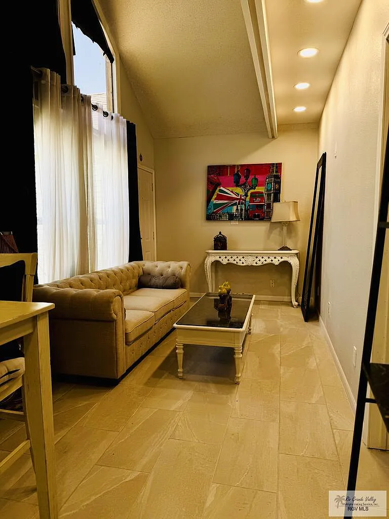 1 bed, 1.0 bath, 500 sqft, $1,750 — Photo 2