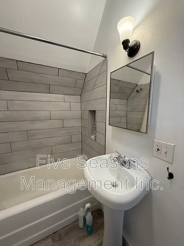 Studio, 1.0 bath, 400 sqft, $1,175 — Photo 2