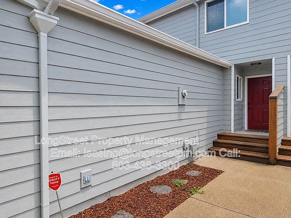 2nd image of 3121 NE Flintlock Pl