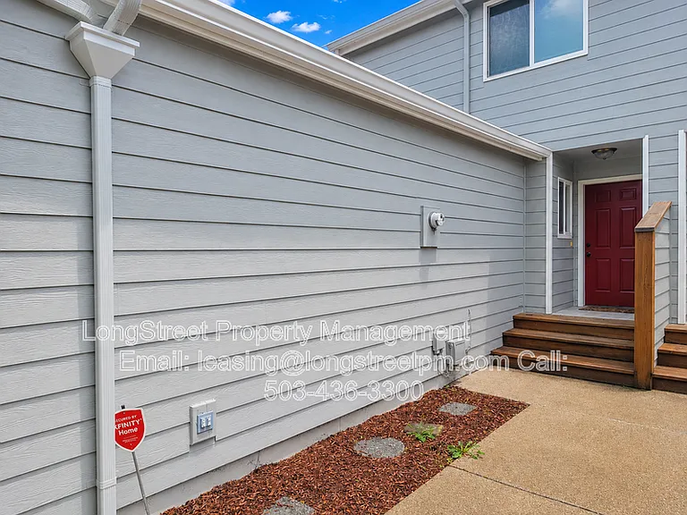 3121 NE Flintlock Pl — Photo 2