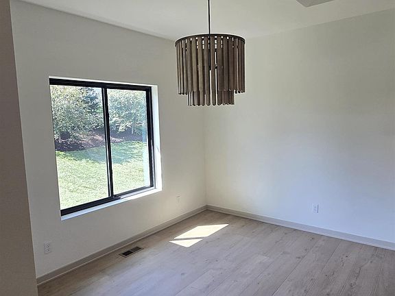 4th image of 21007 E St