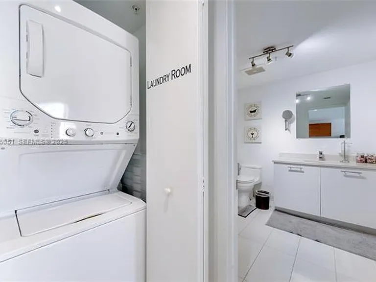 3250 NE 1st Ave #CU-811 — Photo 10