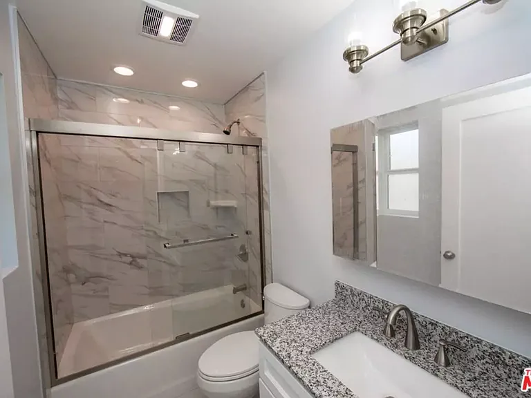 2210 S Harcourt Ave — Photo 7