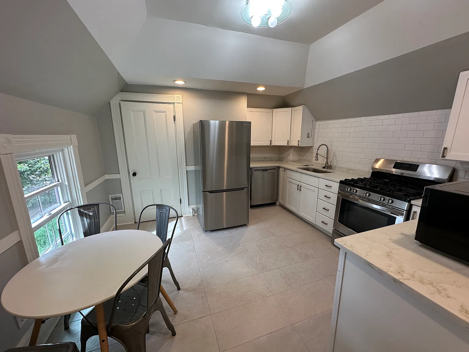 3 bed, 1340 sqft, $3,100 — Photo 3