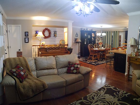 2nd image of 433 Saint Andrews Dr