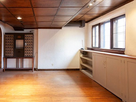 5th image of 3199 Indianola Ave