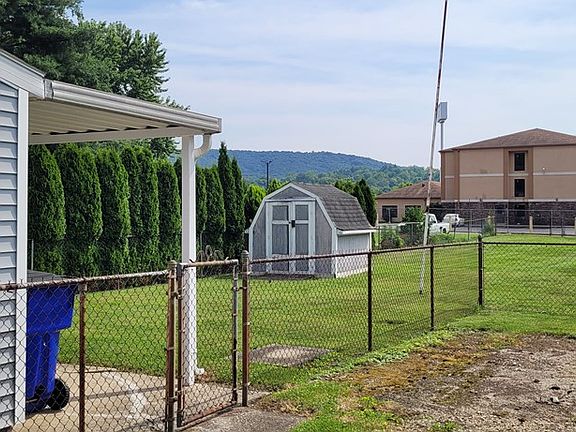 3rd image of 41 Warner Ave