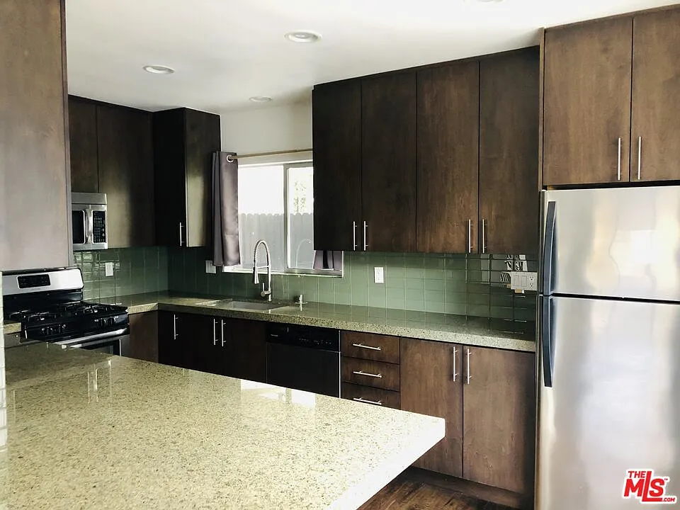 2 bed, 1.5 bath, 1000 sqft, $2,595 — Photo 4