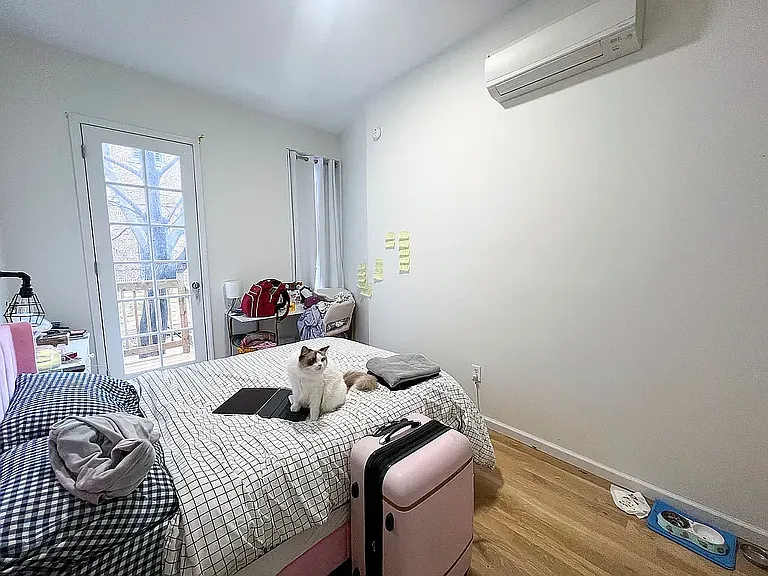 1114 Gates Ave #1 — Photo 2