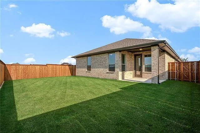 6840 Stonecrop Dr — Photo 16