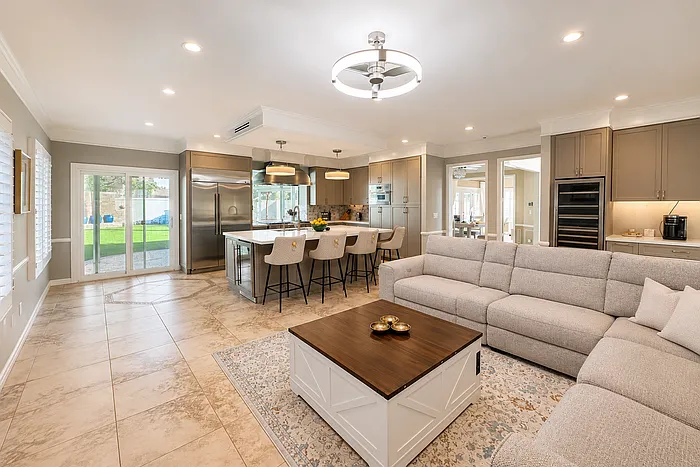 4 bed, 3.0 bath, 2751 sqft, $7,000 — Photo 2
