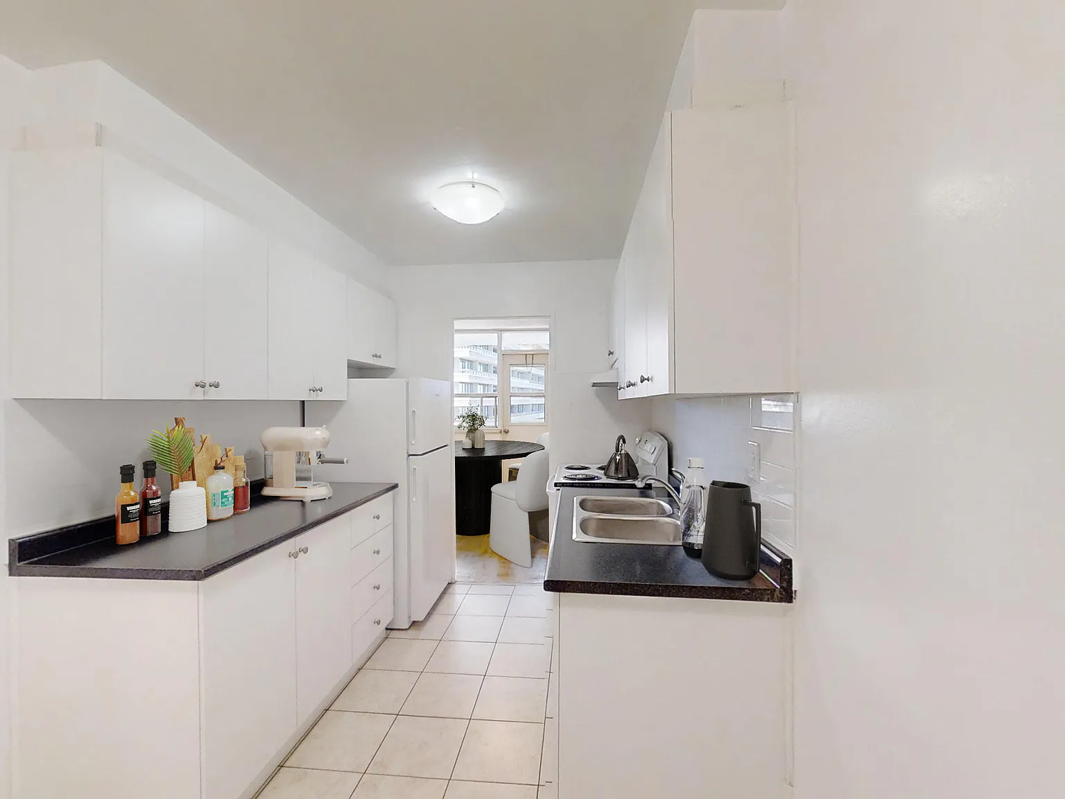110 Inverlochy Boulevard — Photo 4