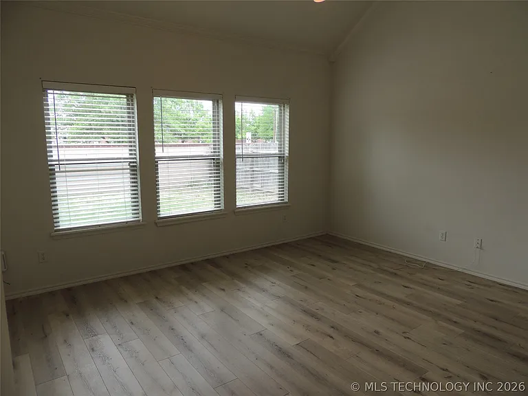 4416 W Indianola St — Photo 64