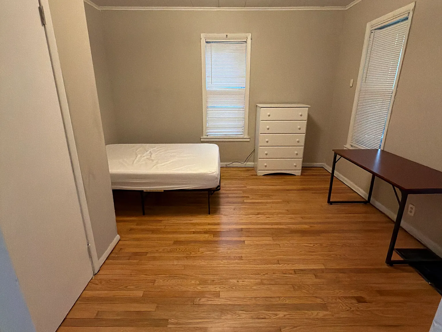 6 bed, 2339 sqft, $5,100 — Photo 4