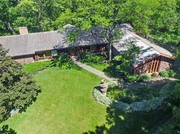1585 Tara Ln, Lake Forest, IL 60045