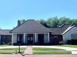 100 Inverness Ln, Broussard, LA 70518