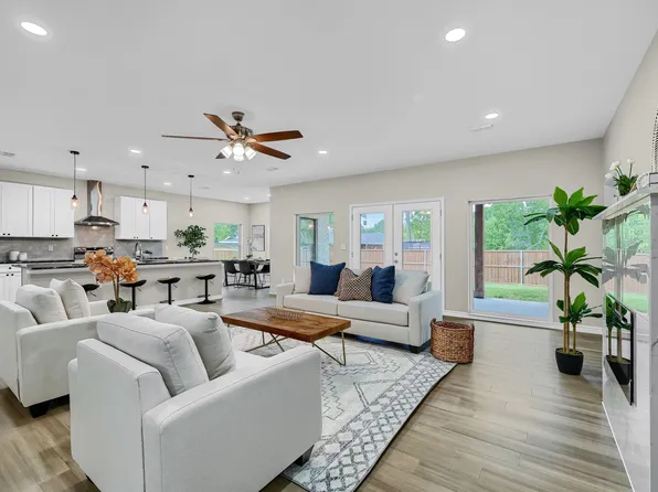 374 N Dallas Ave, Van Alstyne, TX 75495