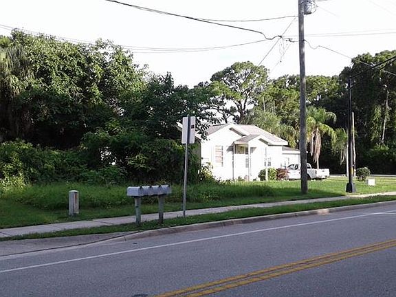 4th image of Colonia Ln