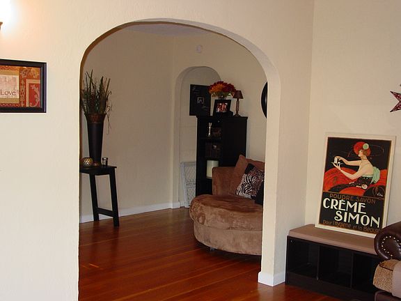 3rd image of 301 Palm Ave