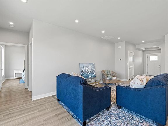 4th image of 2375 Watson Cir