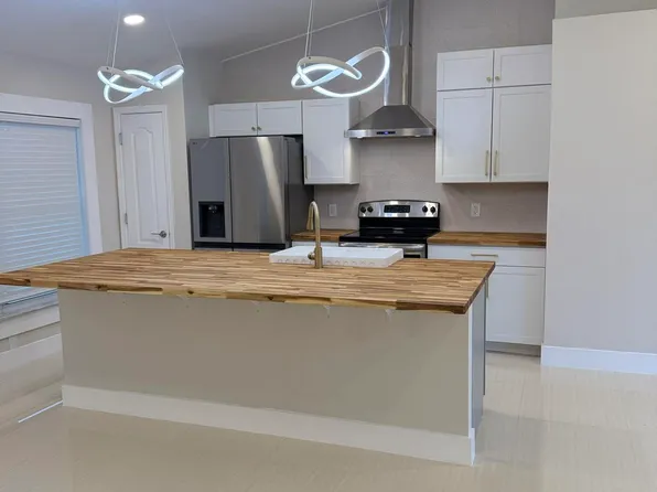 2118 NE 22nd Place, Cape Coral, FL 33909