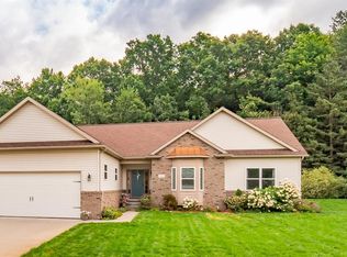 532 Forest Hill Dr, Oxford, MI 48371
