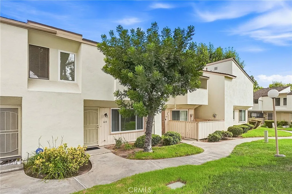 2 bed, 1.5 bath, 1080 sqft, $3,000 — Photo 2
