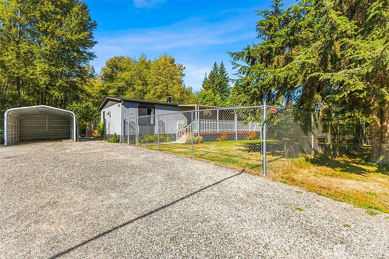 5th image of 207 Shallow Shore Road