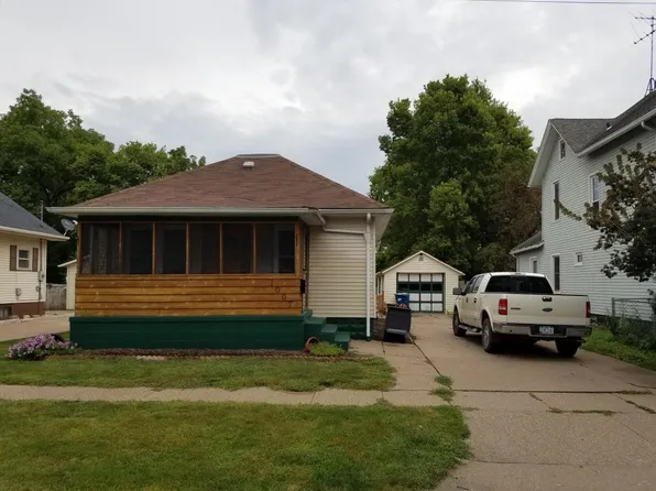 1007 Sycamore St, Muscatine, IA 52761