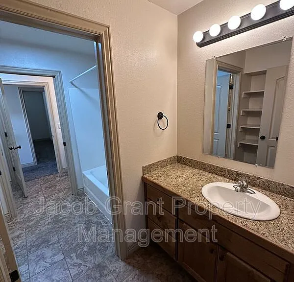 454 E Center St #B15 — Photo 6