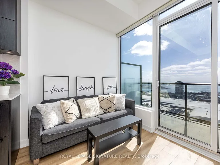 135 E Liberty St #Penthouse 9 — Photo 11