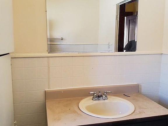 5th image of 520 Belmont Ave