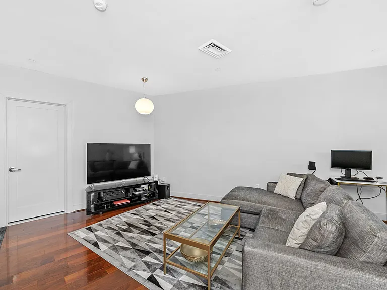 30 Union Park St #405 — Photo 15