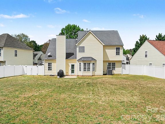 2nd image of 7720 Shiny Meadow Ln