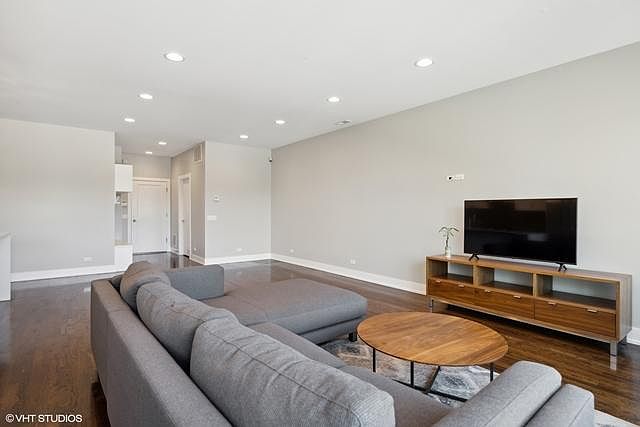 1st image of 3914 N Damen Ave #301