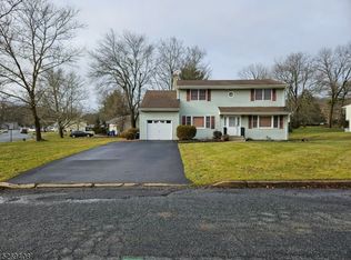 3 Stewart Ln, Flemington, NJ 08822