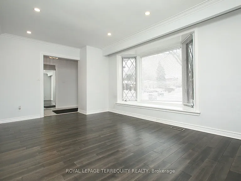1 Barnes Cres — Photo 5