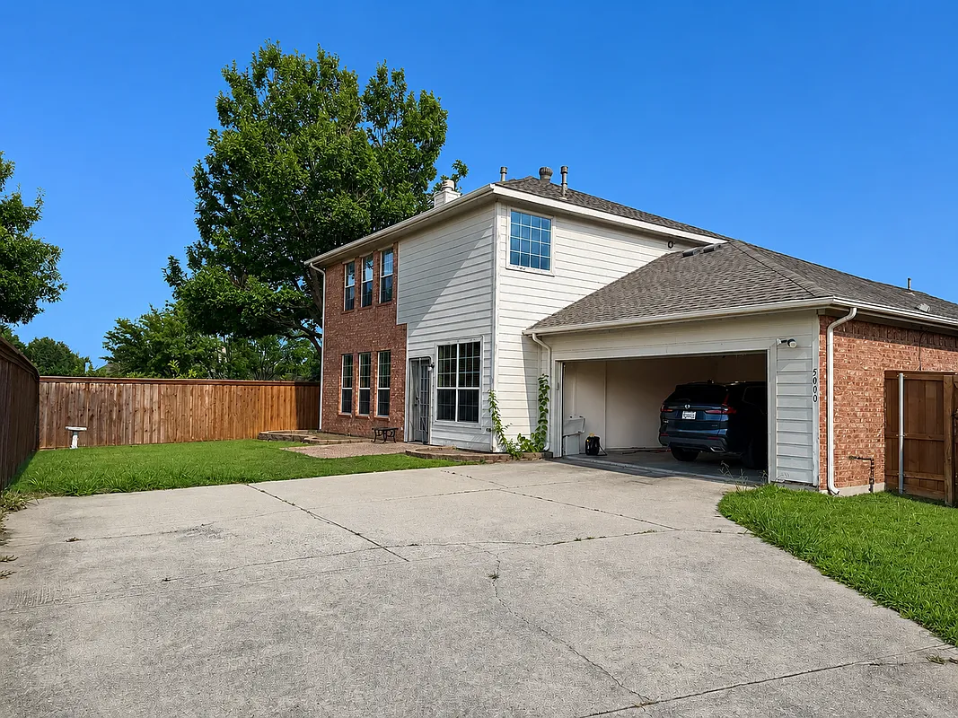 3 bed, 3.0 bath, 2029 sqft, $2,295 — Photo 2