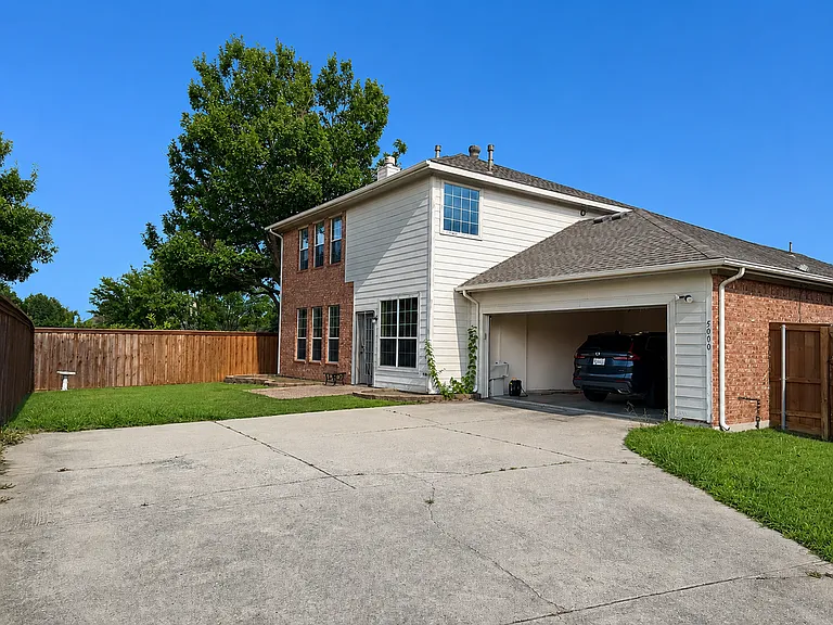 5000 Crossvine Ln — Photo 2