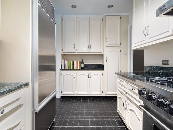 4th image of 29 E 64th St #2C