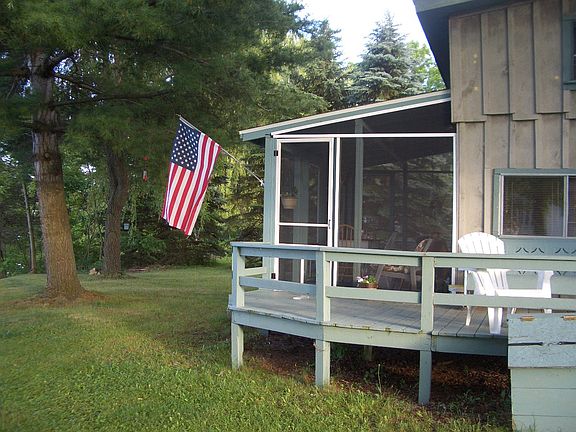Lakeside deck & screened porch
