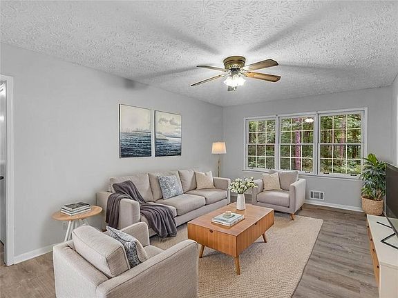 3rd image of 260 Pinehurst Dr