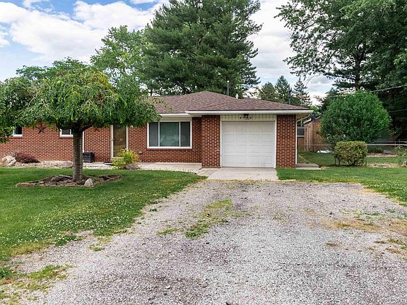 2nd image of 8940 Woodside Dr