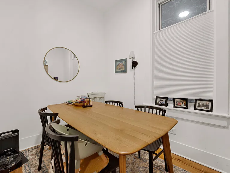 1140 N Winchester Ave #1F — Photo 8